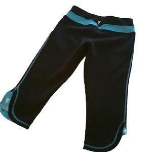DYLN YOGA LEGGINGS CALRI CROP PANTS BLACK AND BLUE TRIM XS